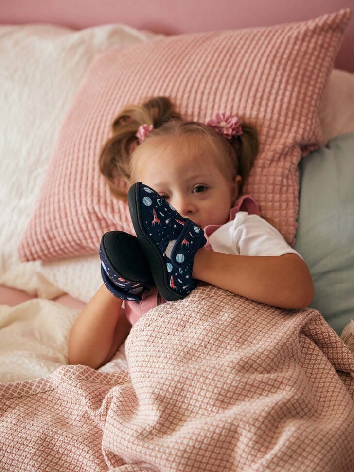 Le Bar a Chaussettes - Pantoufles Enfants à Velcro Fusées et Planètes