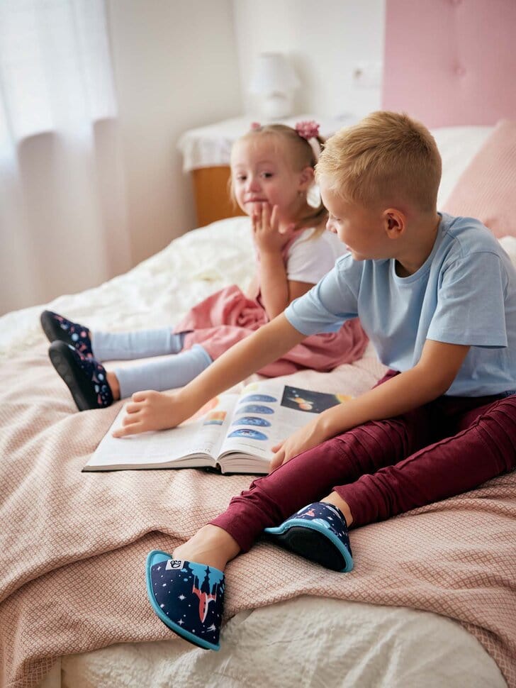 Le Bar a Chaussettes - Pantoufles Enfants à Velcro Fusées et Planètes