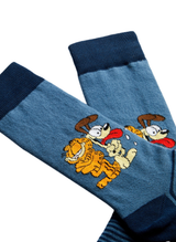 Chaussettes Garfield et Odie bleues portées - BeSocks